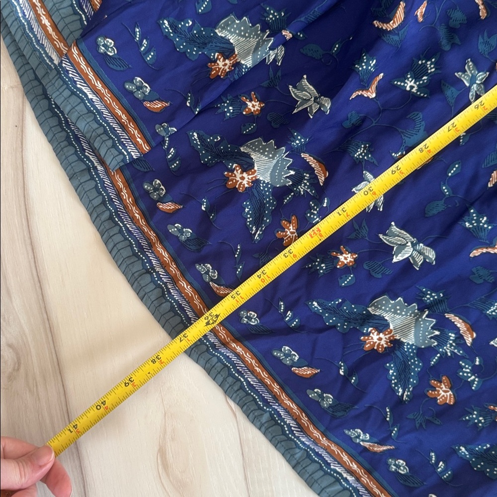 Natalie Martin 100% SILK midi skirt, high waisted blue pattern - Picture 4 of 5